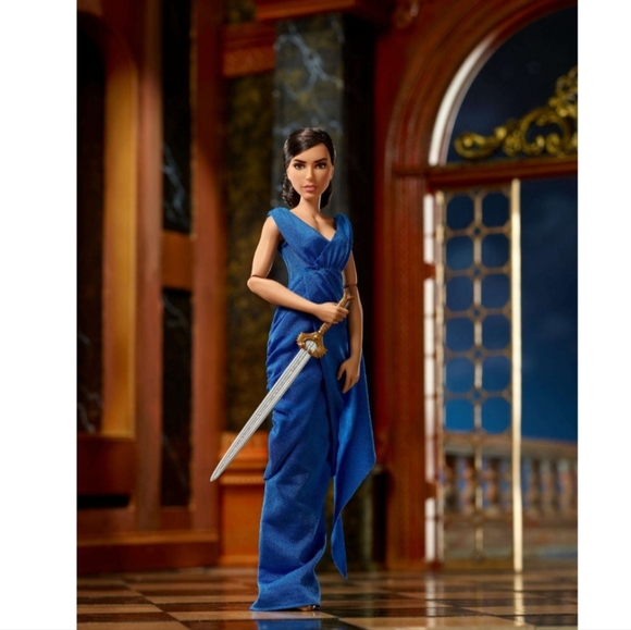 : New Wonder Woman doll Diana prince and hidden sword and holding sheath - Picture 8 of 9